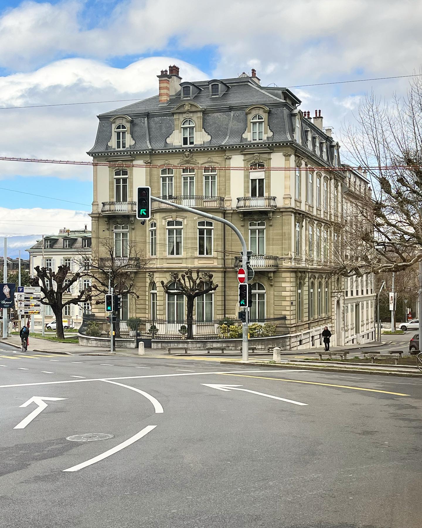 18 Cours des Bastions: transaction majeure à CHF 32.8M marquant l'immobilier bancaire genevois